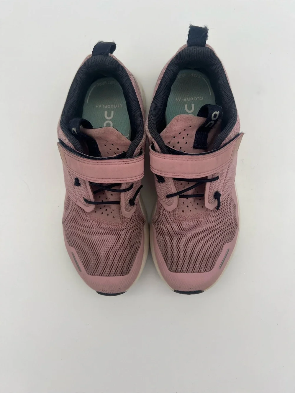 On Running Kids size 1 cloud play Pink Athletic Shoes no tie girls sneakers
